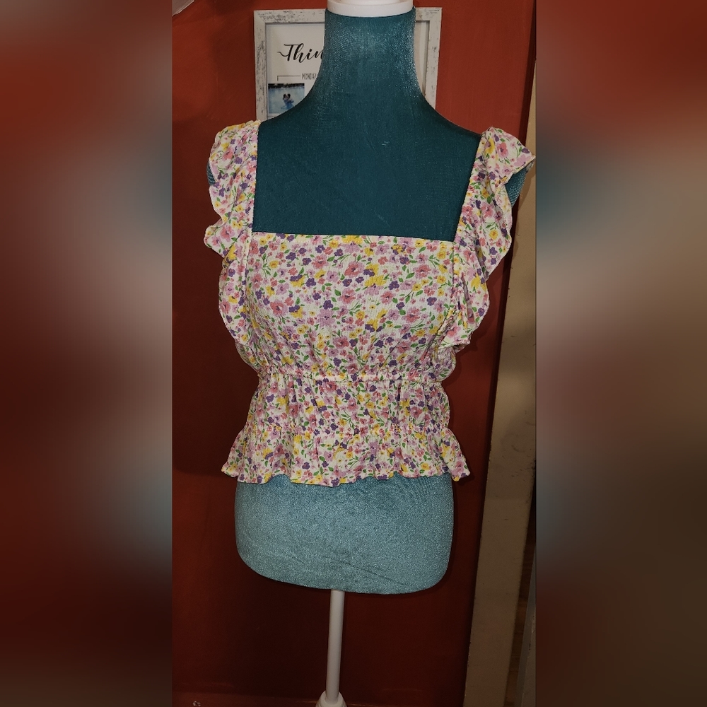 🆕️DEREK HEART Multi-colored flowery top NWT